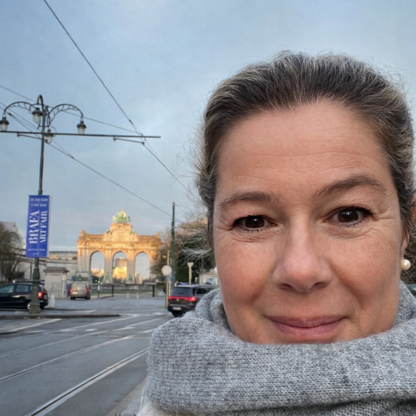 Formation commerciale à Bruxelles : pourquoi transmettre reste le cœur du métier